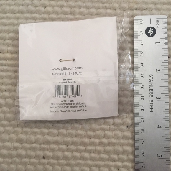 PRiSM Crystal Brooch 🌺 - Picture 2 of 2